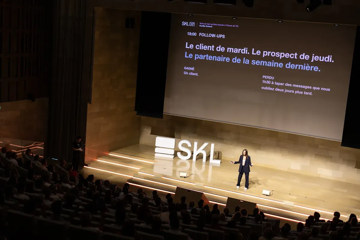 Aurélia Scheck, conférencière IA, sur scène à SKL XP